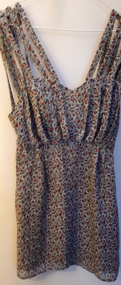 Dress with flower pattern - Picture 4 of 10